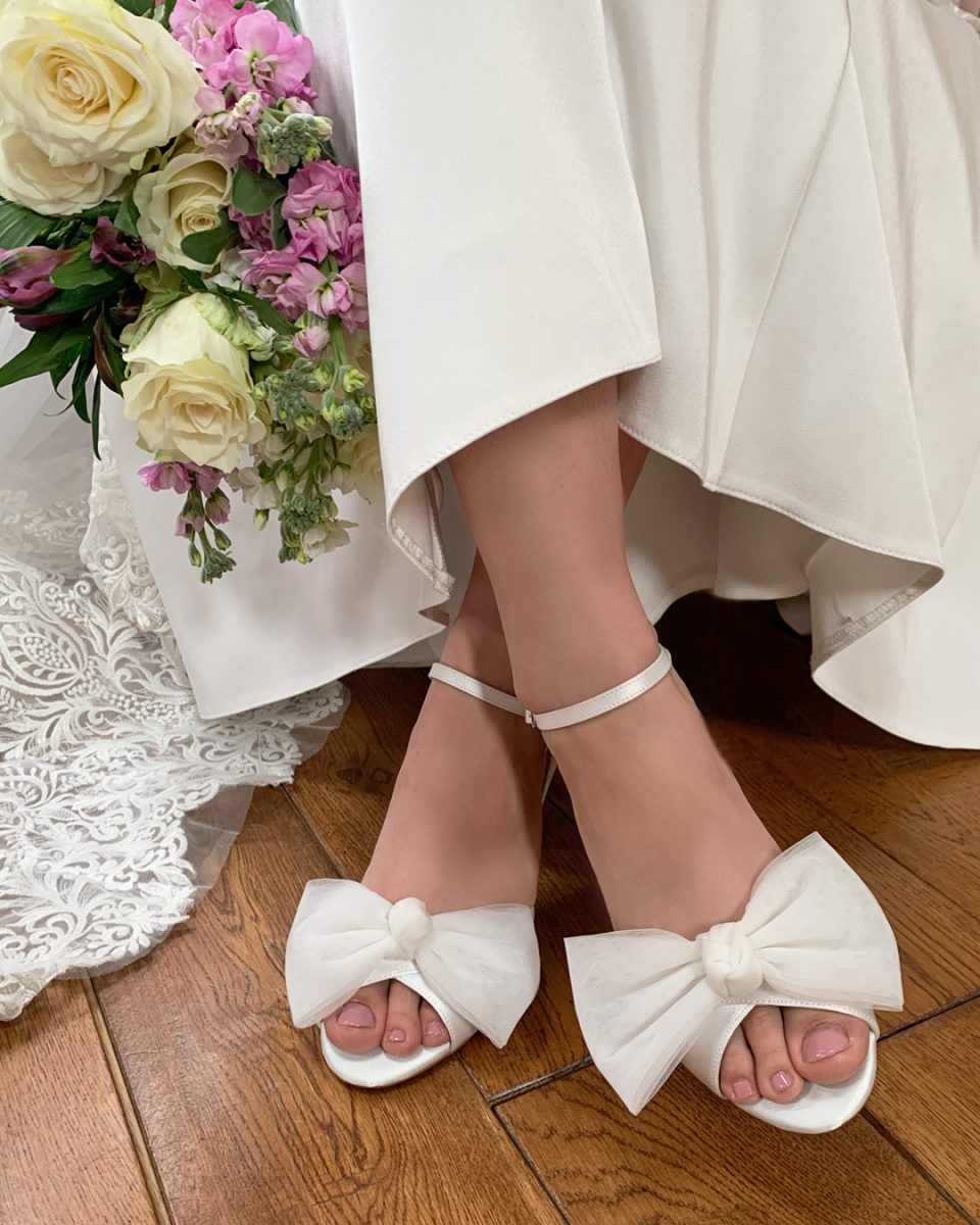 Georgia tulle bows lifestyle 3 | The Perfect Bridal Company